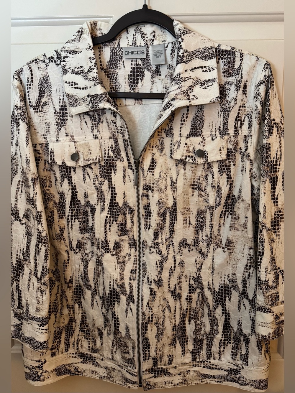 Chico's Jacket 97% Cotton Animal Print Utility Jacket Chico’s Size 2 **NWOT**